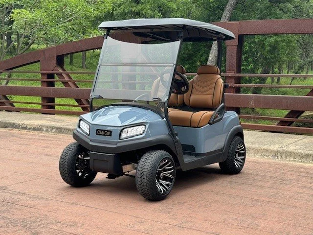 EMT-23162-001-pmgt6.webp 2019 Club Car Tempo Pearl Mist Gray electric golf cart with Cognac seating
