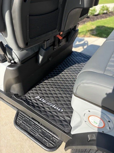 EMT-24065-006-floormat.webp EMT-24065-006-floormat.webp