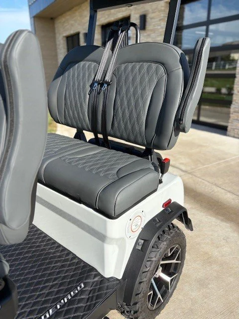 EMT-24116-004-backseat-5.webp EMT-24116-004-backseat-5.webp