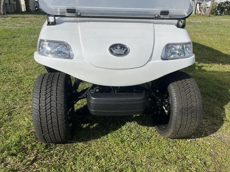 Evolution Carrier 6 Plus lithium battery golf cart