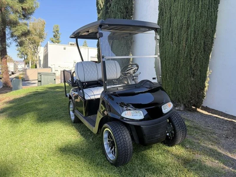 EMT-24624-001-378B5CDC-EB70-4E7D-85D5-41334A1C4AFB.webp 2020 E-Z-GO RXV ELiTE four-passenger lithium golf cart stock EMT-24624