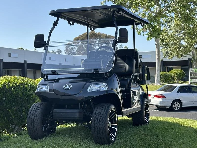 EMT-24897-001-198FEAA6-C3C8-4744-9385-22B4DD1A2836.webp 2025 Evolution Classic 4 Plus Pearl White four-passenger lithium golf cart stock EMT-24897
