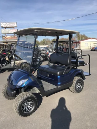 2016 Yamaha Drive lifted electric golf cart in Blue Flake Metallic